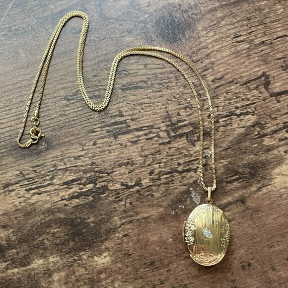 Vintage Avon Locket Necklace Gold Tone Victorian Revival Perfume Fragance Holder - Picture 2 of 12